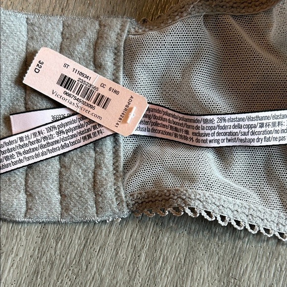 Victoria's Secret Lace Bralette in Cream - Picture 6 of 8